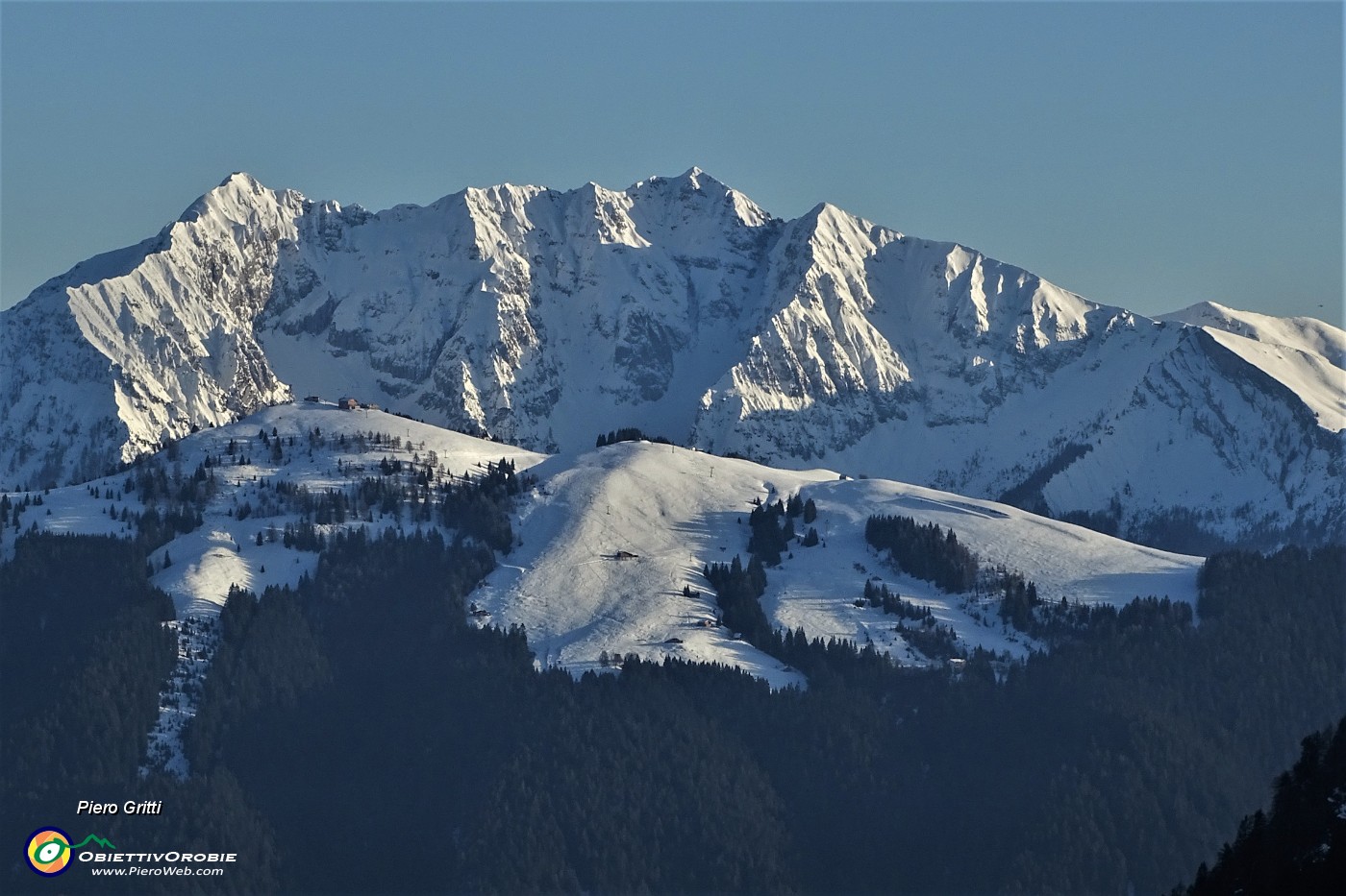 92 Zoom sul Monte Menna (2300 m).JPG